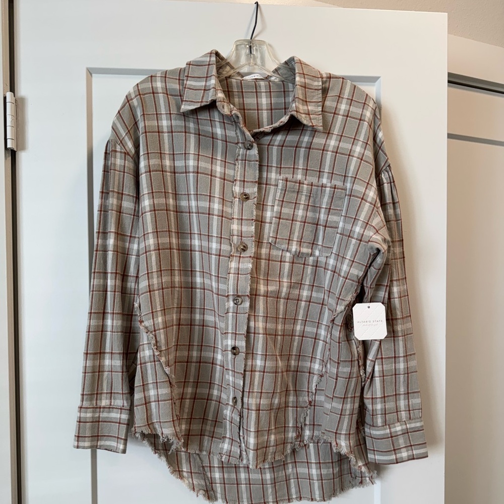Alterd State Gray and Red Distressed Oversized Flannel
Size XS
New With Tags